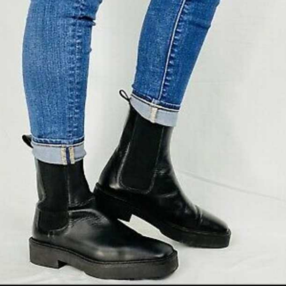 Zara square toe black pull on boot 39 Women's